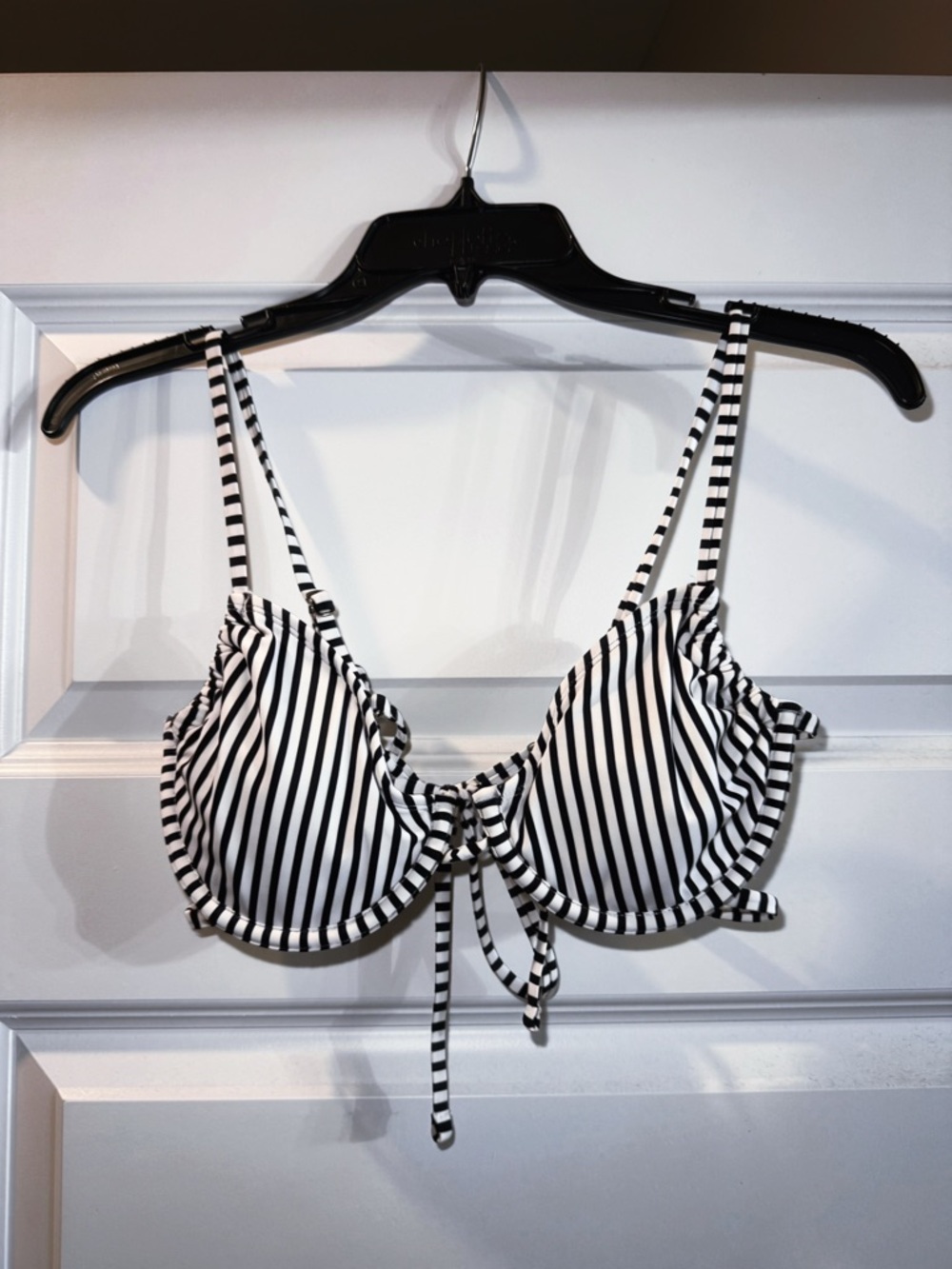 Cupshe Black & White Striped Underwire Bikini Top